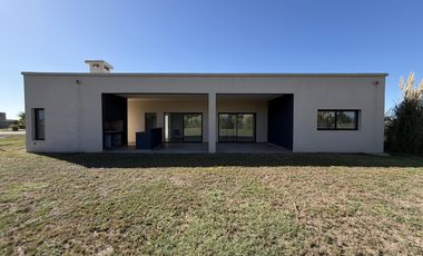 Casa a estrenar en San Sebastian Sector 7!!