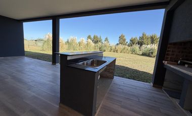 Casa a estrenar en San Sebastian Sector 7!!