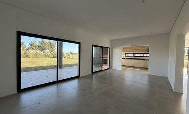 Casa a estrenar en San Sebastian Sector 7!!