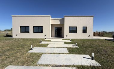 Casa a estrenar en San Sebastian Sector 7!!