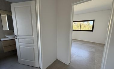 Casa a estrenar en San Sebastian Sector 7!!