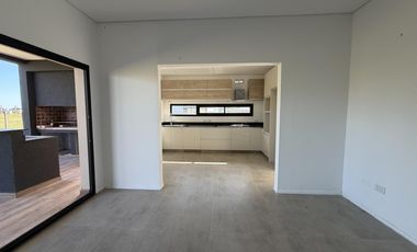 Casa a estrenar en San Sebastian Sector 7!!