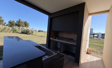 Casa a estrenar en San Sebastian Sector 7!!
