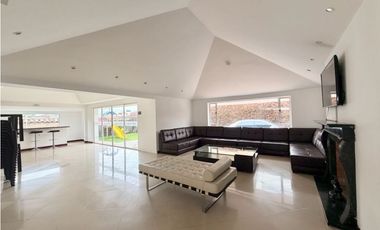 Vendo casa de dos niveles en conjunto en cajica