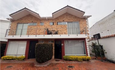 Vendo casa de dos niveles en conjunto en cajica