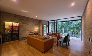 Vendo moderno y amplio apartaestudio, 1 alcoba, Poblado parte baja