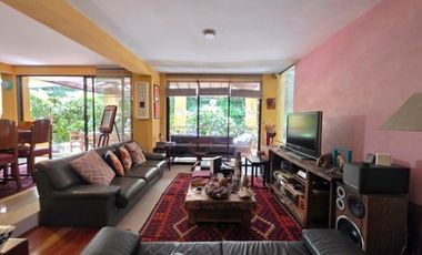 HERMOSA CASA EN VENTA EL POBLADO, JARDN, TRANQUILIDAD