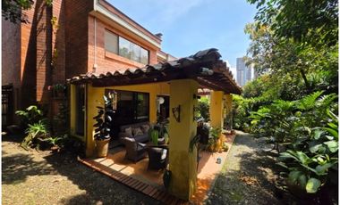 HERMOSA CASA EN VENTA EL POBLADO, JARDN, TRANQUILIDAD