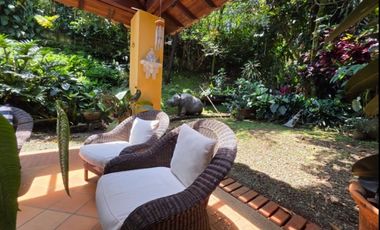 HERMOSA CASA EN VENTA EL POBLADO, JARDN, TRANQUILIDAD