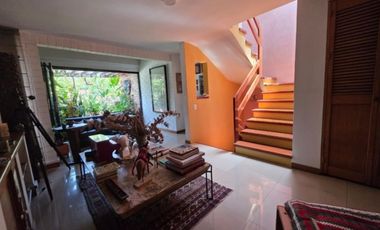 HERMOSA CASA EN VENTA EL POBLADO, JARDN, TRANQUILIDAD