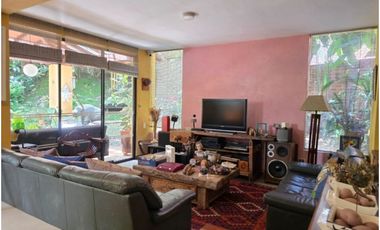 HERMOSA CASA EN VENTA EL POBLADO, JARDN, TRANQUILIDAD