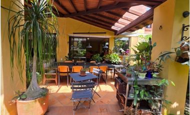 HERMOSA CASA EN VENTA EL POBLADO, JARDN, TRANQUILIDAD