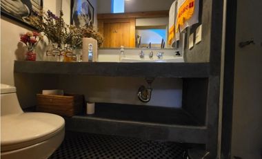 HERMOSA CASA EN VENTA EL POBLADO, JARDN, TRANQUILIDAD