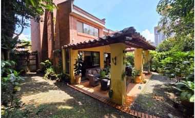 HERMOSA CASA EN VENTA EL POBLADO, JARDN, TRANQUILIDAD