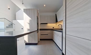 Av. Las Condes 10800 (2 Est /1 Bod) [3167-35]