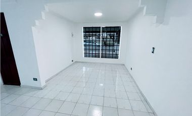 ALQUILO CASA EN CHANIS, LA FONTANA, 3 RECAMARAS, LINEA BLANCA