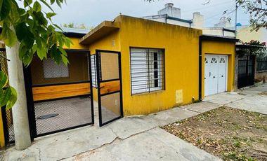 HERMOSA CASA A PASOS DEL HOSPITAL DE NIÑOS.