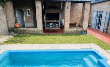 HERMOSA CASA A PASOS DEL HOSPITAL DE NIÑOS.