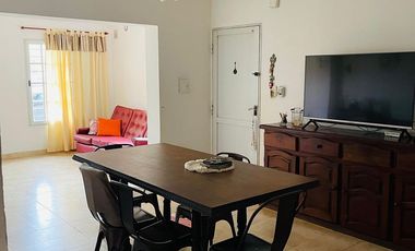 HERMOSA CASA A PASOS DEL HOSPITAL DE NIÑOS.