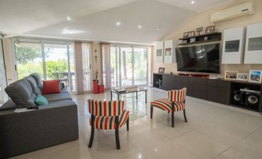 VENTA DE CASA PREMIUM TERREN0 7118 m2 SAUCE VIEJO