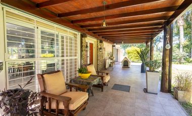 VENTA DE CASA PREMIUM TERREN0 7118 m2 SAUCE VIEJO