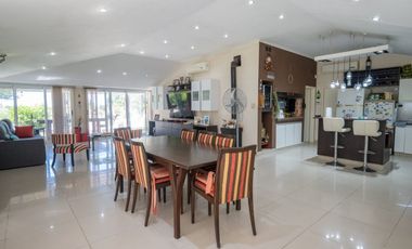VENTA DE CASA PREMIUM TERREN0 7118 m2 SAUCE VIEJO