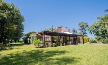 VENTA DE CASA PREMIUM TERREN0 7118 m2 SAUCE VIEJO