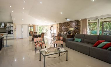 VENTA DE CASA PREMIUM TERREN0 7118 m2 SAUCE VIEJO
