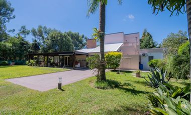 VENTA DE CASA PREMIUM TERREN0 7118 m2 SAUCE VIEJO