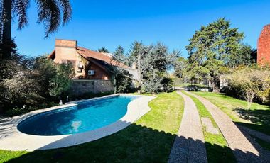 Casa 7 ambientes con parque y pileta venta Burzaco