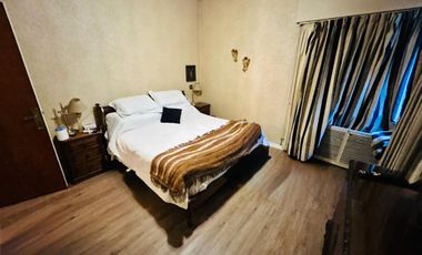 Casa 7 ambientes con parque y pileta venta Burzaco