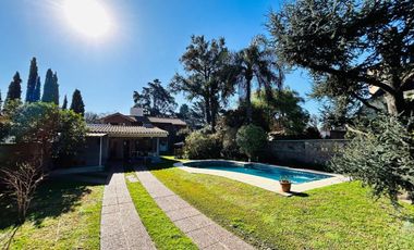 Casa 7 ambientes con parque y pileta venta Burzaco