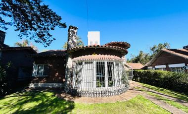 Casa 7 ambientes con parque y pileta venta Burzaco