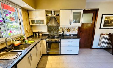 Casa 7 ambientes con parque y pileta venta Burzaco
