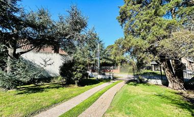 Casa 7 ambientes con parque y pileta venta Burzaco