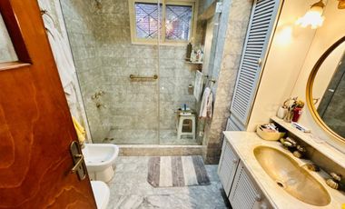 Casa 7 ambientes con parque y pileta venta Burzaco