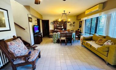 Casa 7 ambientes con parque y pileta venta Burzaco