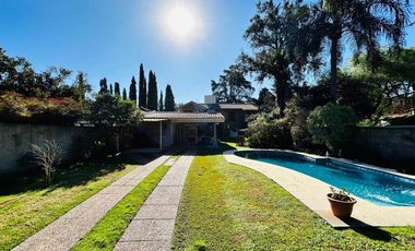 Casa 7 ambientes con parque y pileta venta Burzaco