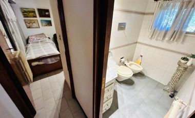 Casa 7 ambientes con parque y pileta venta Burzaco