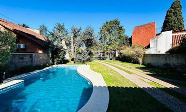 Casa 7 ambientes con parque y pileta venta Burzaco