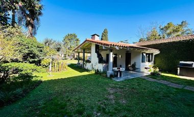 Casa 7 ambientes con parque y pileta venta Burzaco