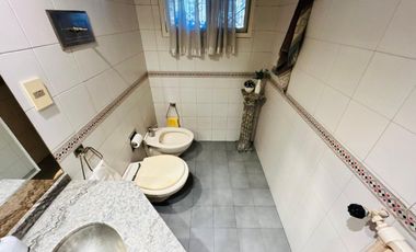 Casa 7 ambientes con parque y pileta venta Burzaco