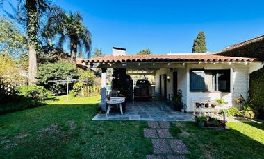Casa 7 ambientes con parque y pileta venta Burzaco