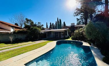 Casa 7 ambientes con parque y pileta venta Burzaco