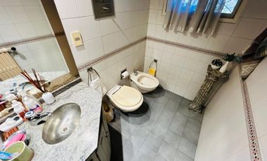 Casa 7 ambientes con parque y pileta venta Burzaco