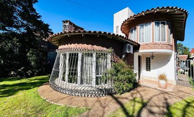 Casa 7 ambientes con parque y pileta venta Burzaco