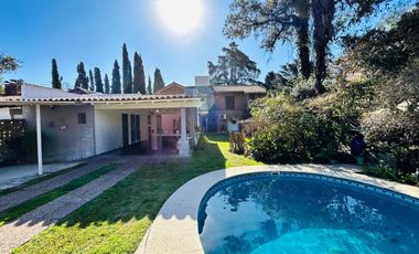 Casa 7 ambientes con parque y pileta venta Burzaco