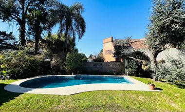 Casa 7 ambientes con parque y pileta venta Burzaco