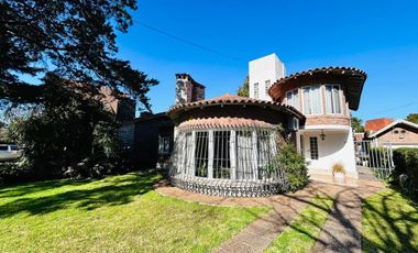 Casa 7 ambientes con parque y pileta venta Burzaco