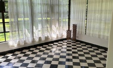 CASA CON PILETA Y GRAN TERRENO EN B° JORGE NEWBERY